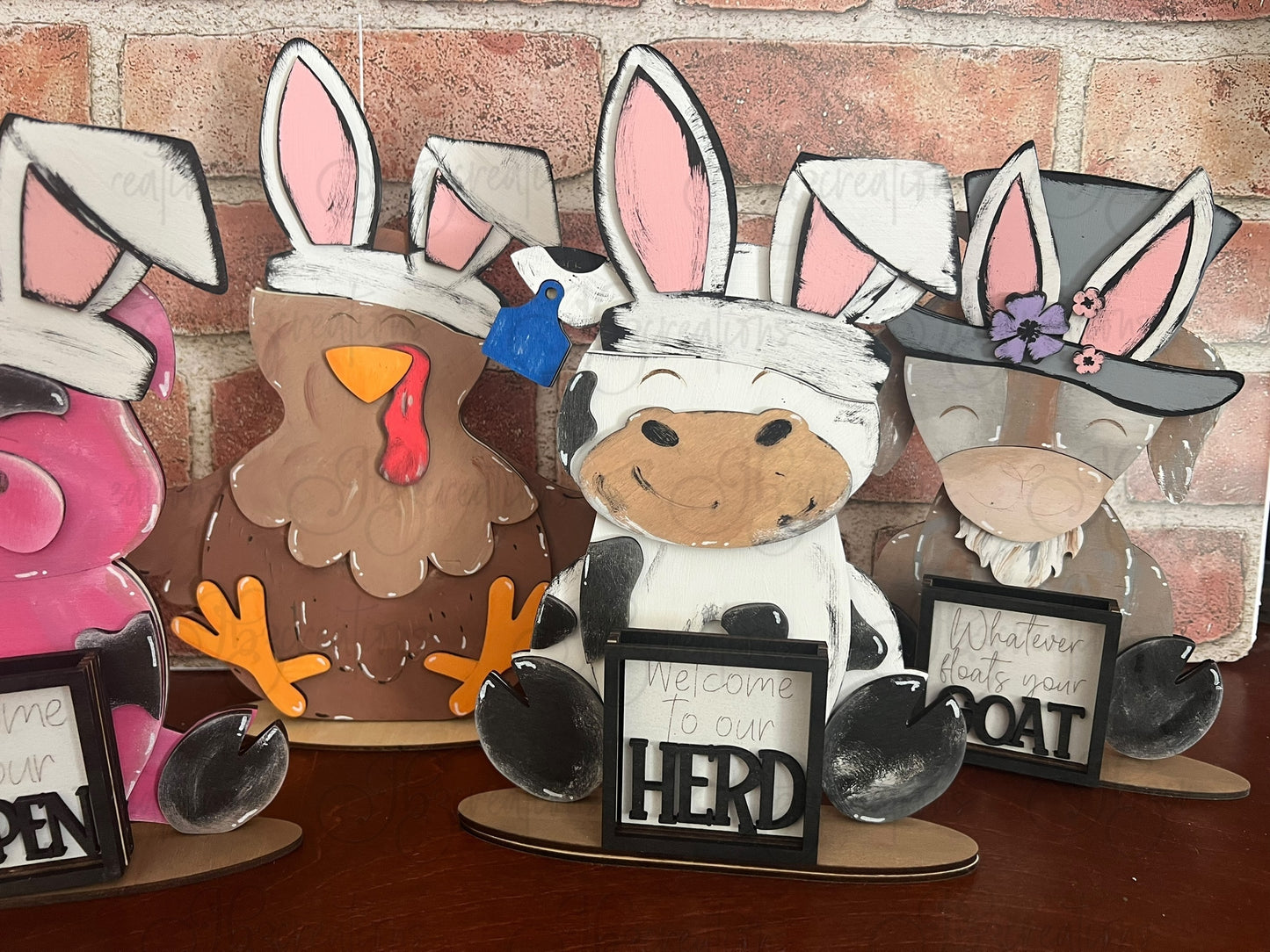 Farm Animal Pig with Interchangeable Seasonal Hats Shelf Sitter Pig Decor Pig Decorations